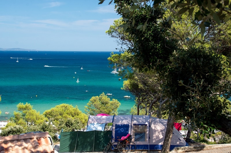 tente camping avec vue sur mer