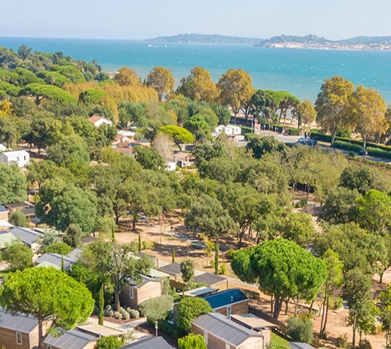 Le Camping 4* Les 4 Mûres se trouve à proximité de la mer